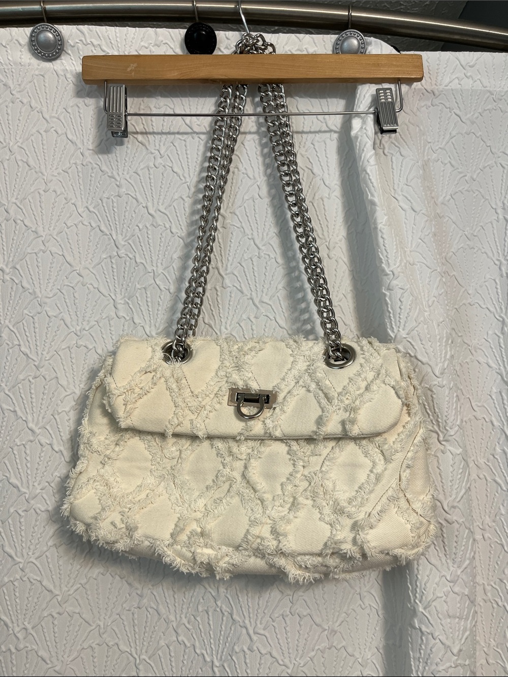 Carlos by Carlos Santana Cream Textured Chain-Handle Shoulder Bag